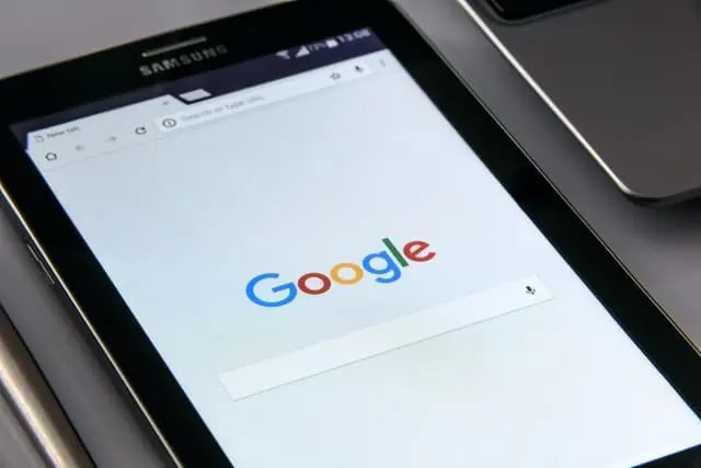 Anúncio do Google aberto em um tablet